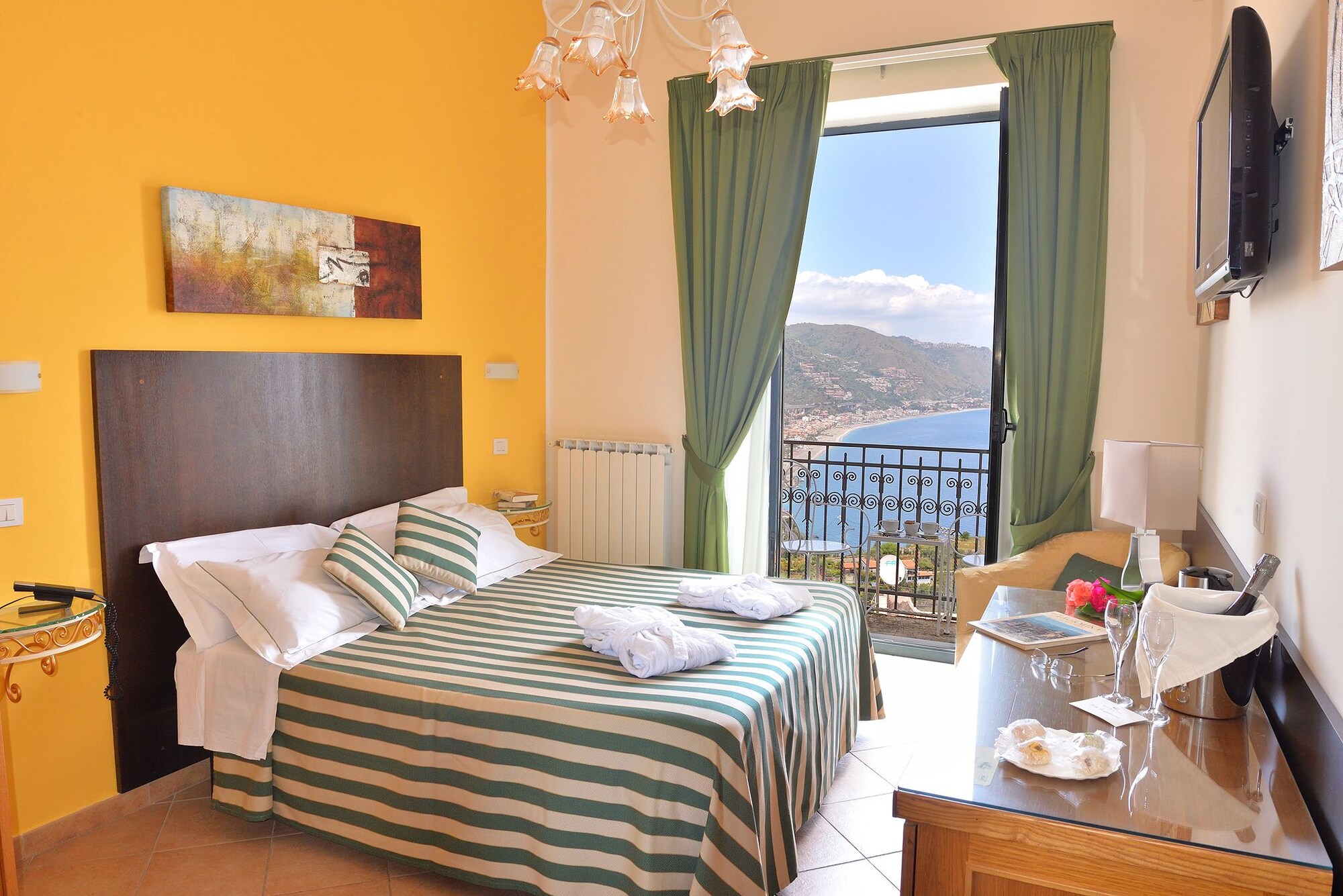 غرفة سوبيريور بسرير كوين بإطلالة على البحر بشرفة، Hotel La Pensione Svizzera 6/10