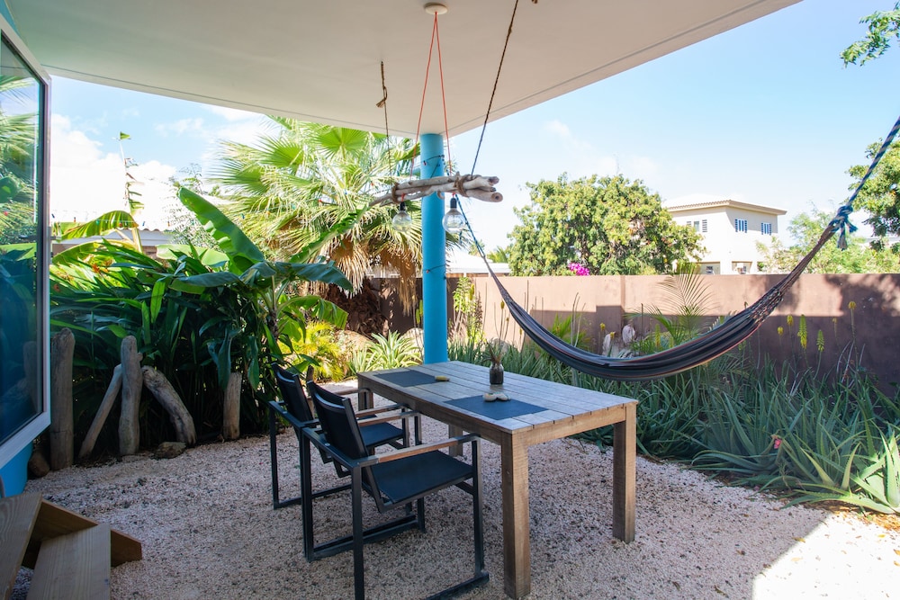 Tropical Breeze Apartments 45/49