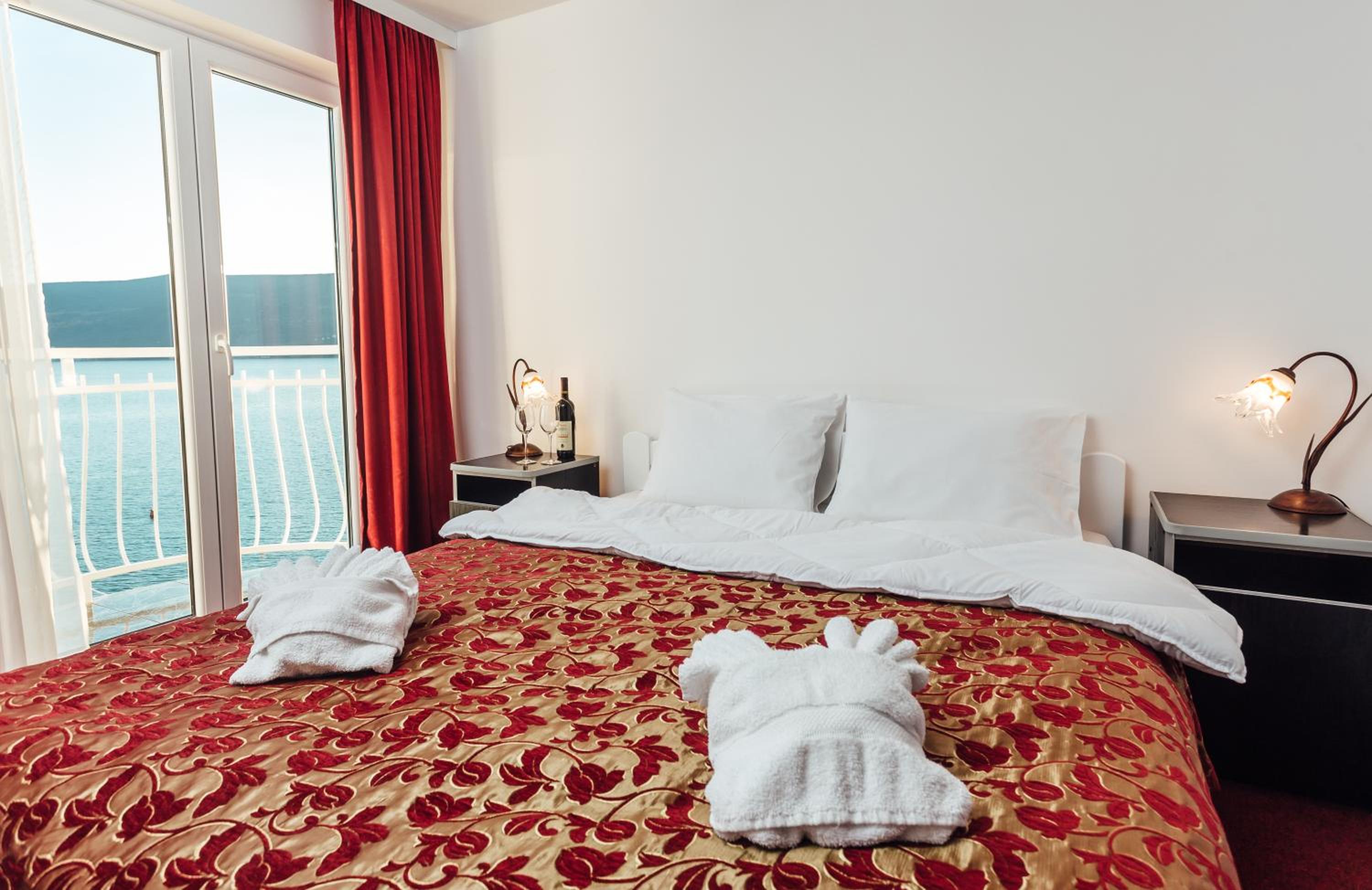 غرفة سوبيريور بسرير مزدوج بإطلالة على البحر، Azzurro Hotel Bijela, Herceg Novi 6/10