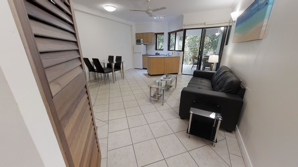 Silkari The Pavilions Port Douglas 52/65