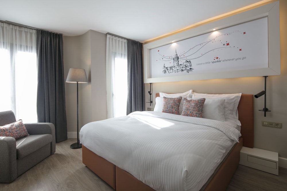 Sparkle Hotel 21/64