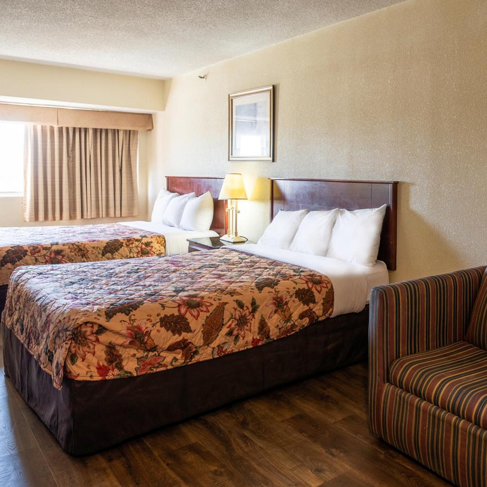 غرفة ديلوكس بسرير مزدوج، Rodeway Inn 2/8