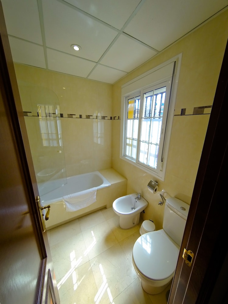 Hostal La Muralla 47/48