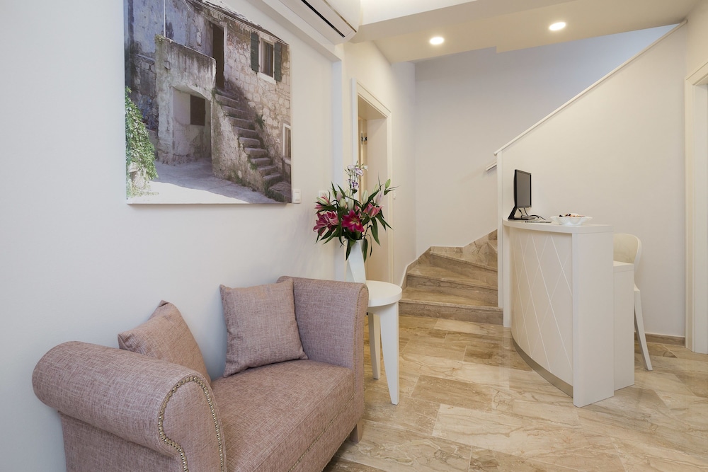 Balatura The Fine Bed & Breakfast 20/50