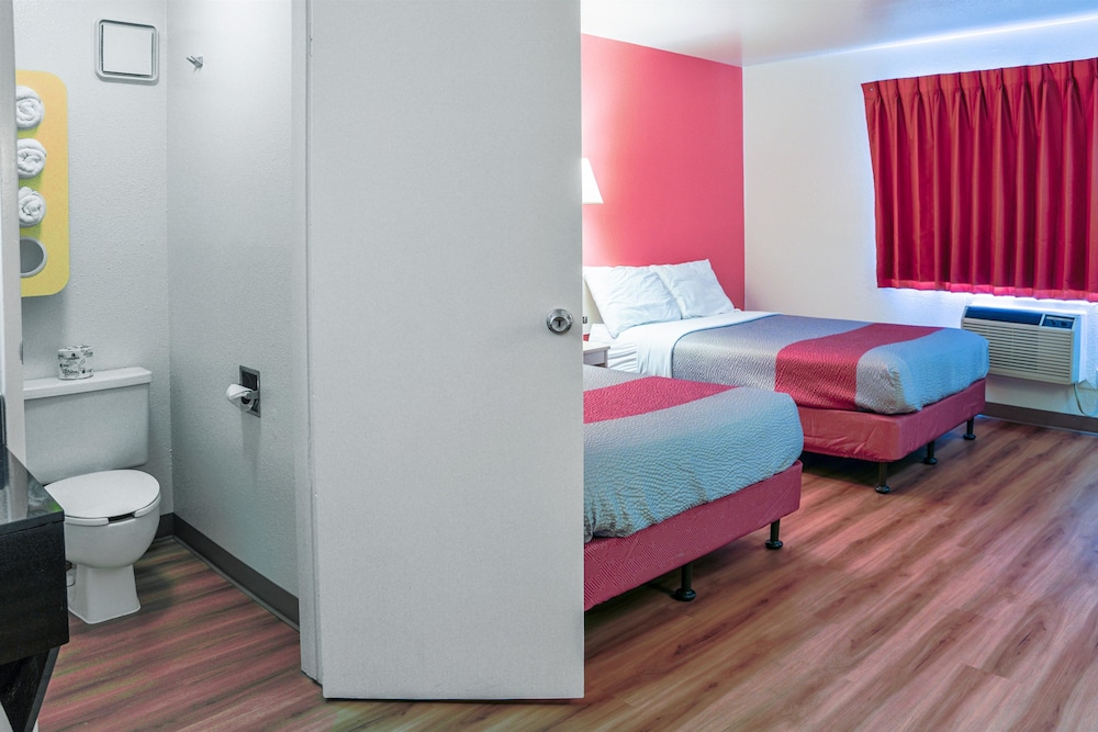 Motel6 Duluth, MN 33/59