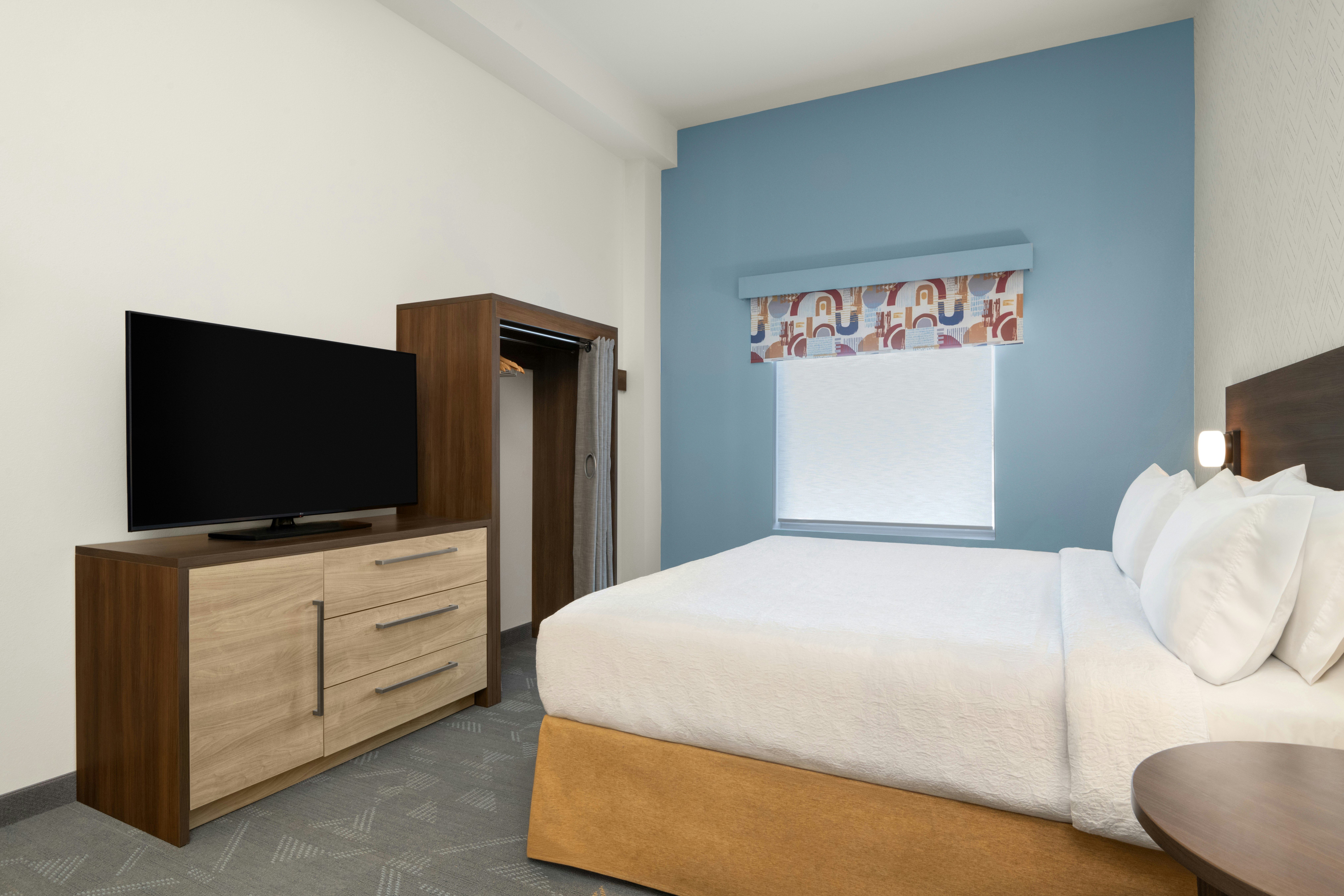 Suite, King Bed, Accessible