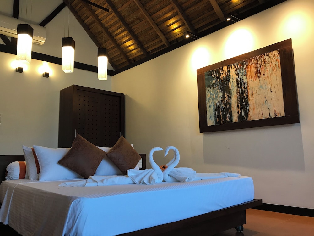 SUPERIOR, CHALET, MULTIPLE BEDS, POOL VIEW, POOL ACCESS