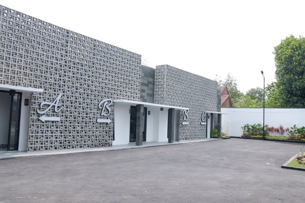 RedDoorz Plus near UNIMED Medan 16/22