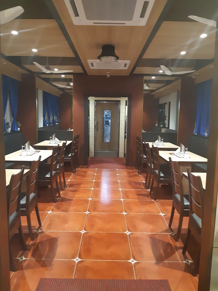Hotel Madni Royale 43/50