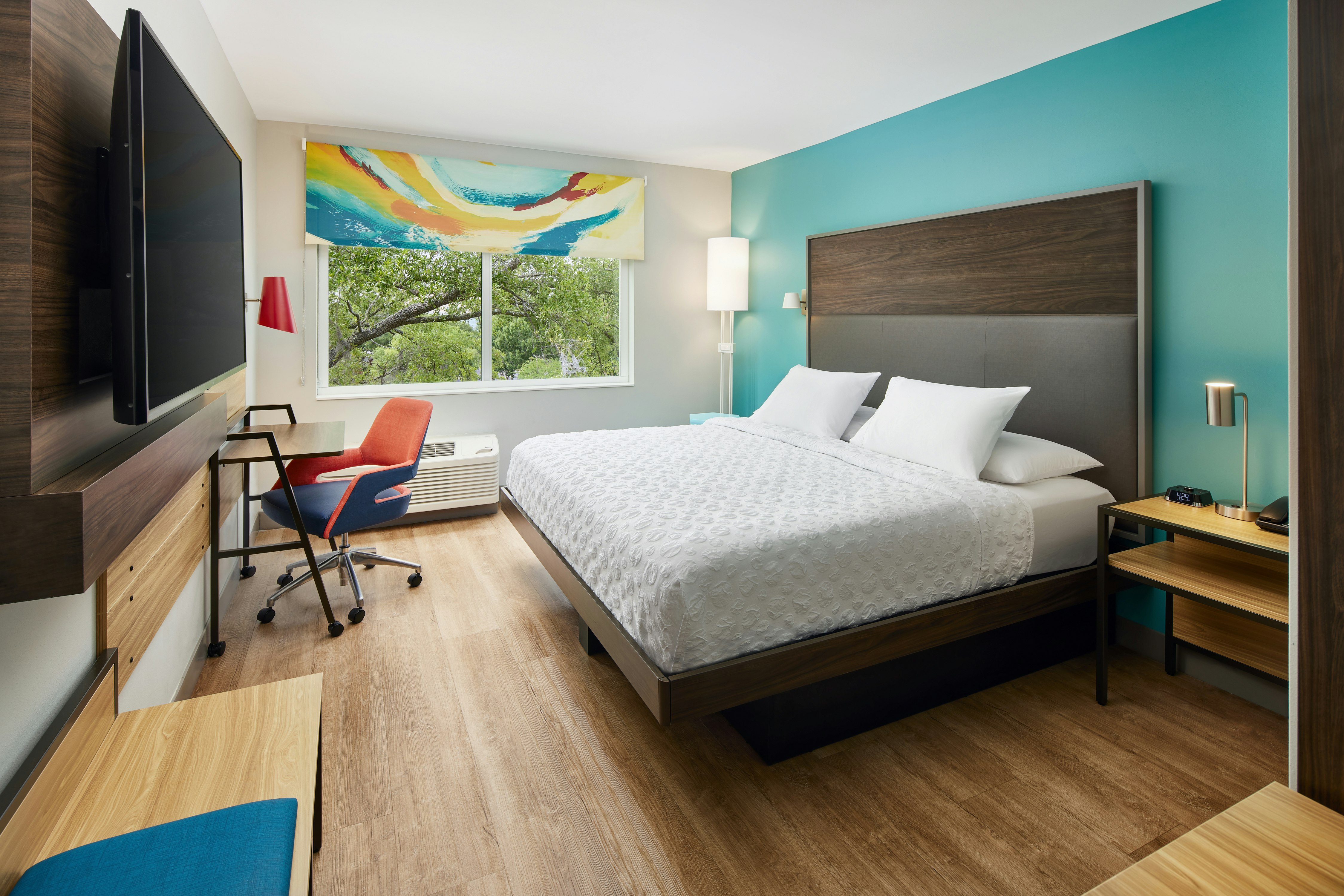 ROOM, KING BED