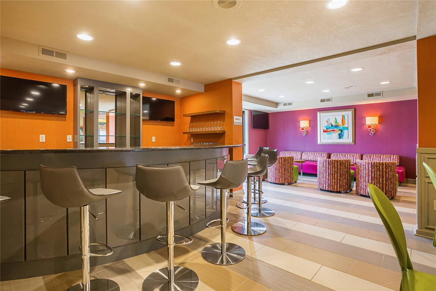 Clarion Inn & Suites Evansville Eastland Area 24/29