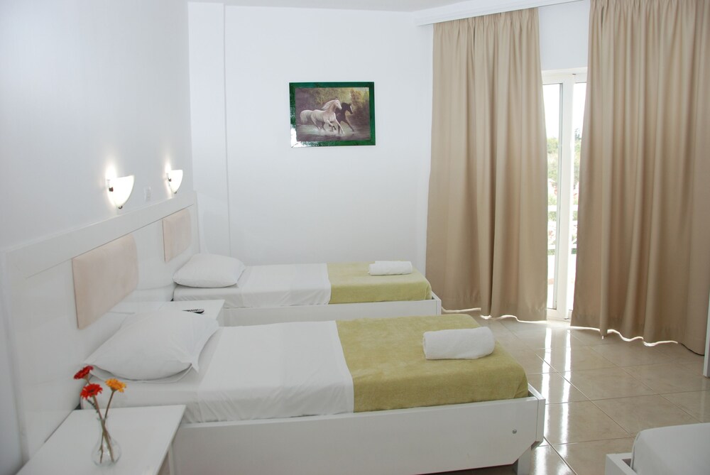 Hotel Saranda 56/79