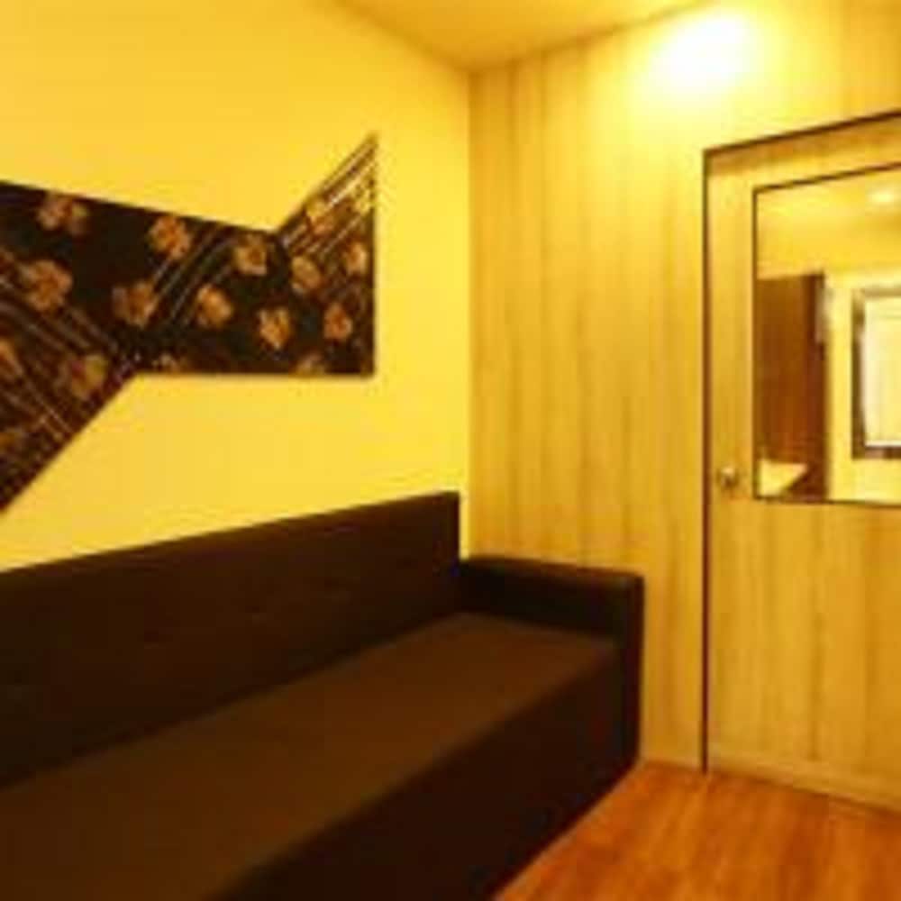 Balaji Residency 42/51