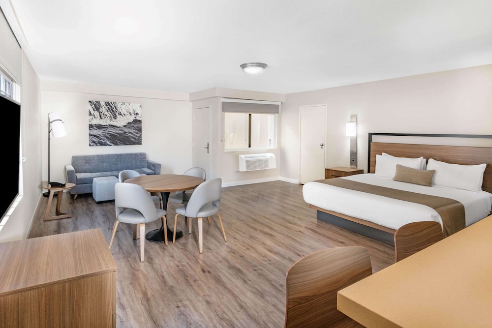 Wyndham Garden San Diego near SeaWorld 36/65