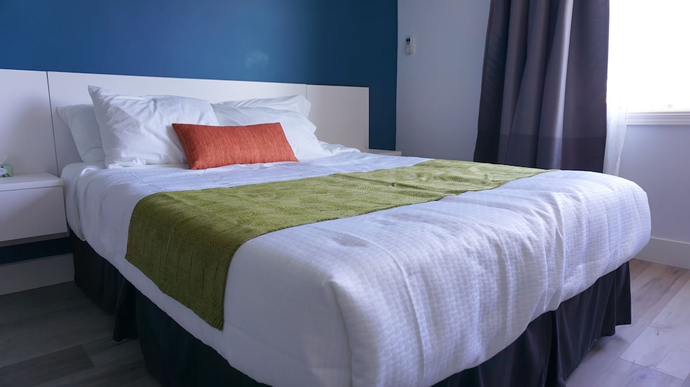 Hometel Suites 39/72