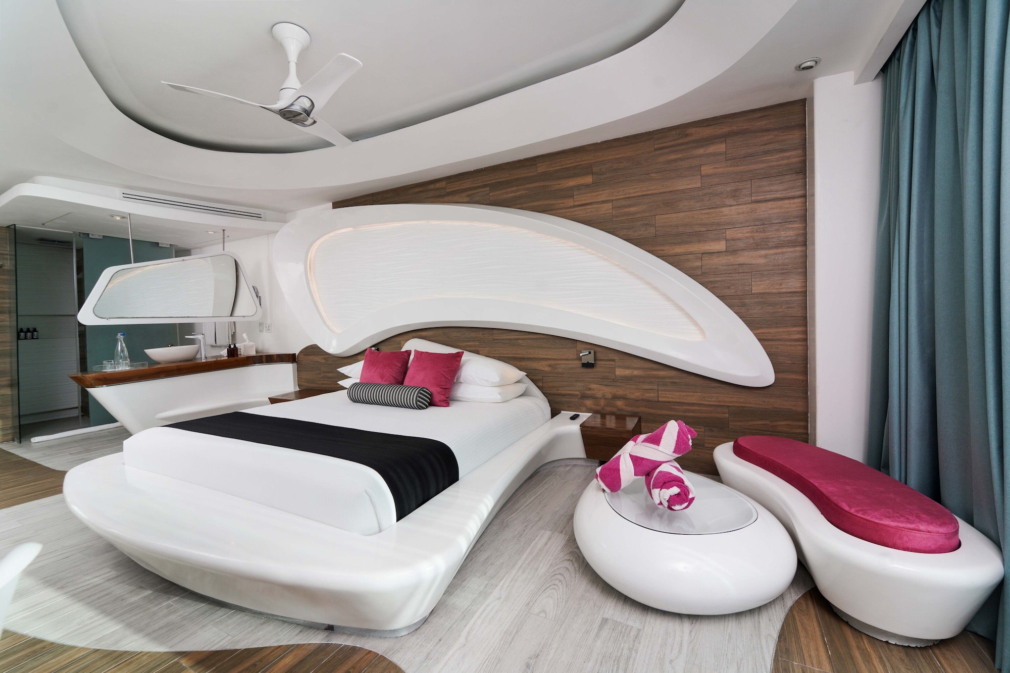Grand, Ocean, Suite, King Bed