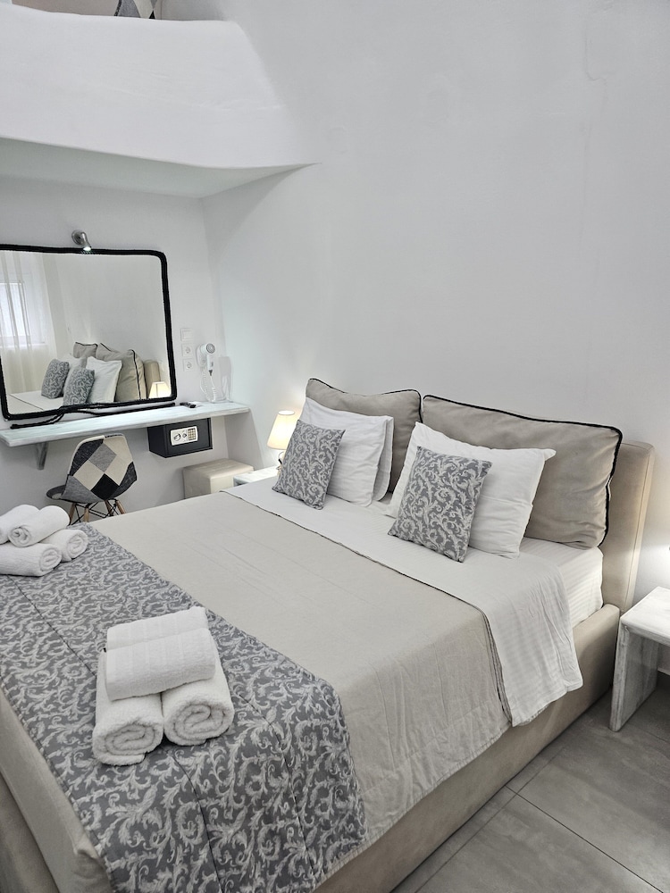 Leta Santorini 27/50