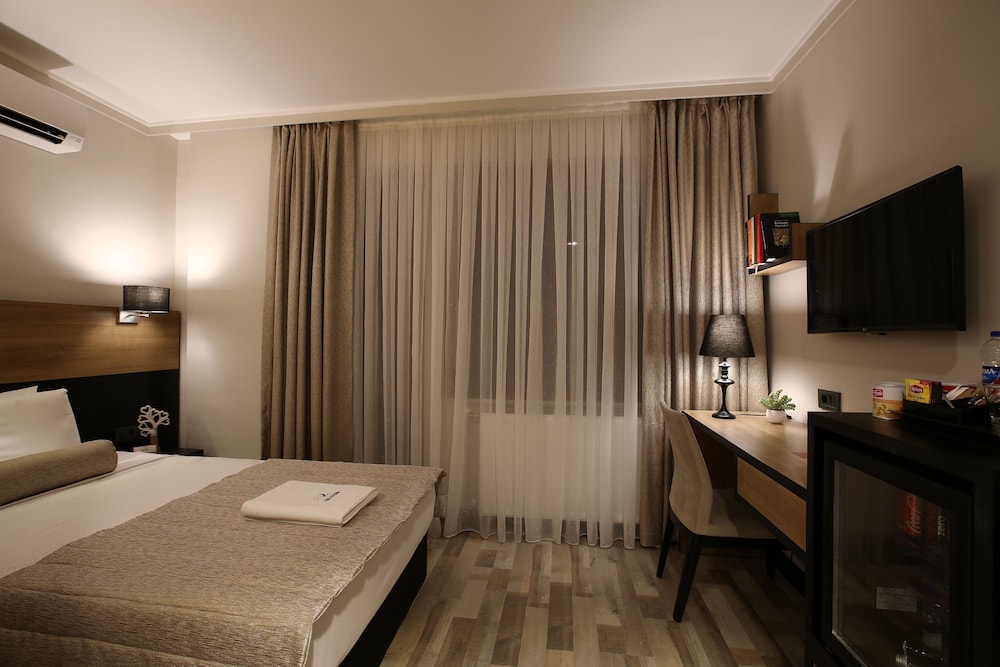 KALEVERA HOTEL 11/25