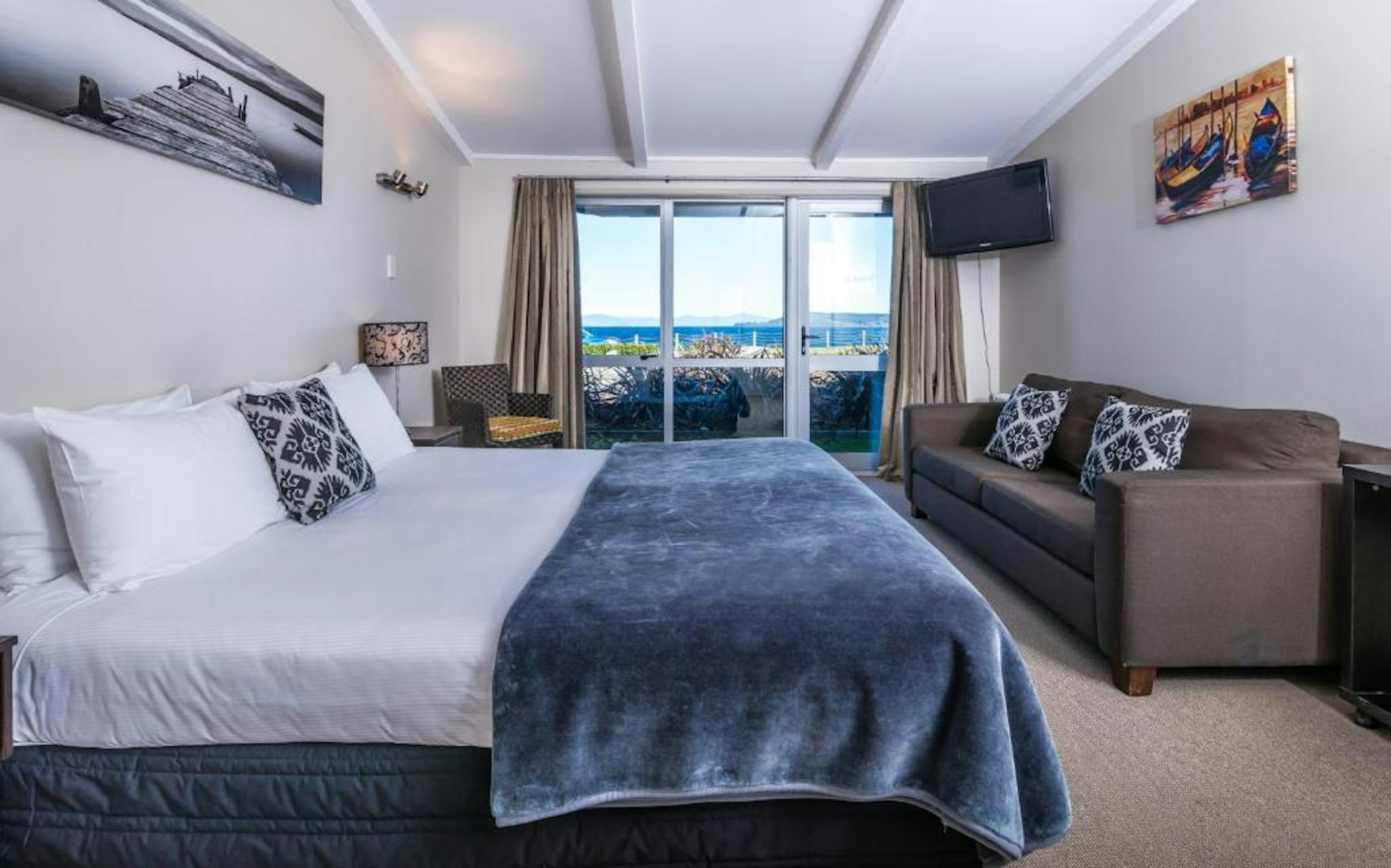 Twin Peaks Lakeside Inn 8/47