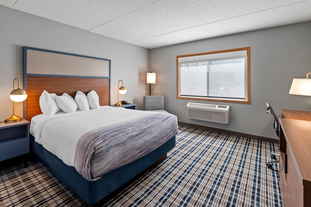 غرفة بسرير كوين، AmericInn by Wyndham Crookston U of M Crookston 4/7