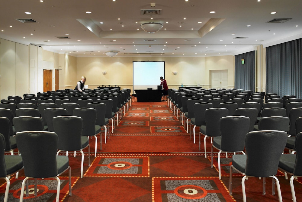 Delta Hotels by Marriott Waltham Abbey 26/29