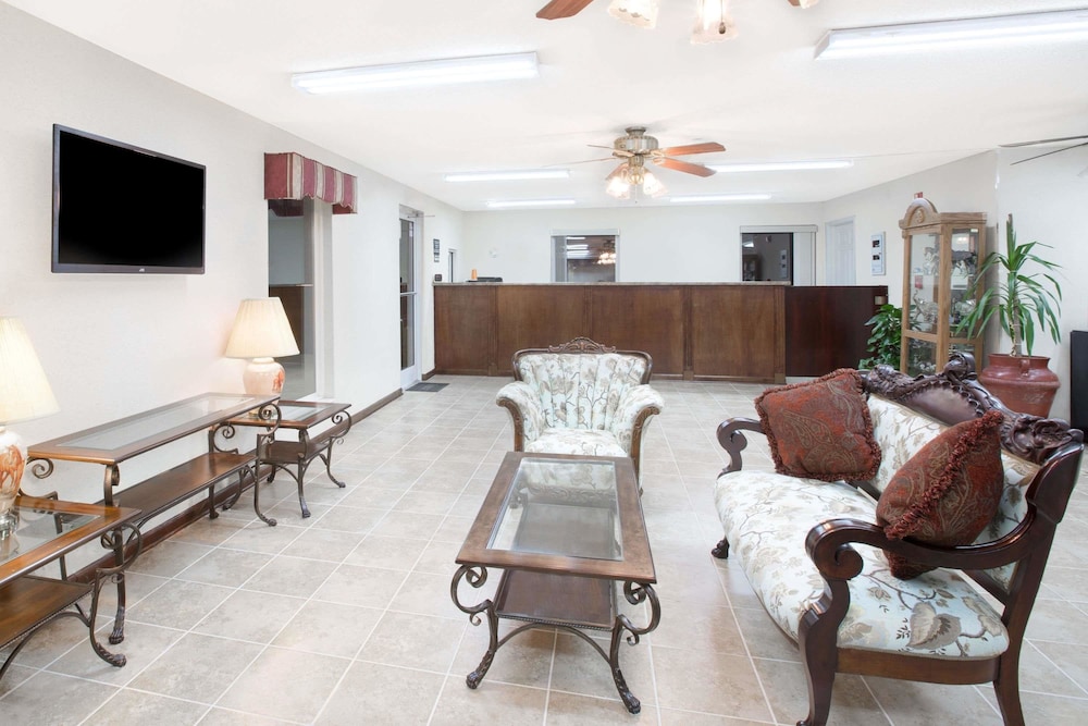 Super 8 by Wyndham Whiteville 9/12