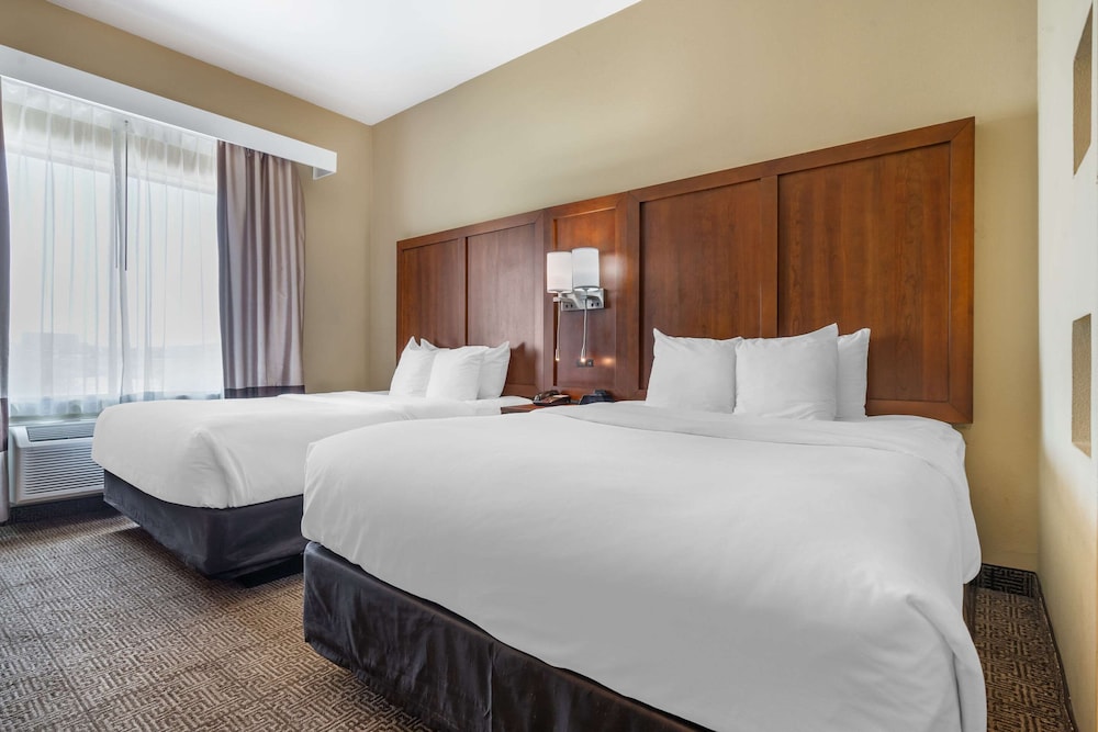 جناح بسريرين كوين مع أريكة لذوي الإعاقة، Comfort Suites Gallup East Route 66 and I-40 4/5