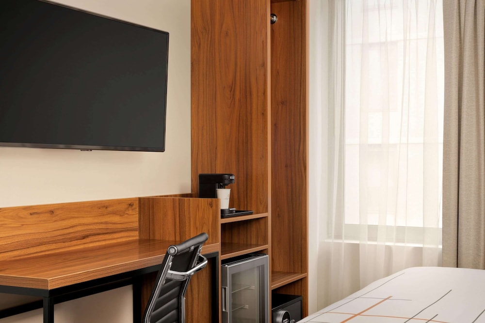 La Quinta Inn Suites By Wyndham Times Square South 51/60
