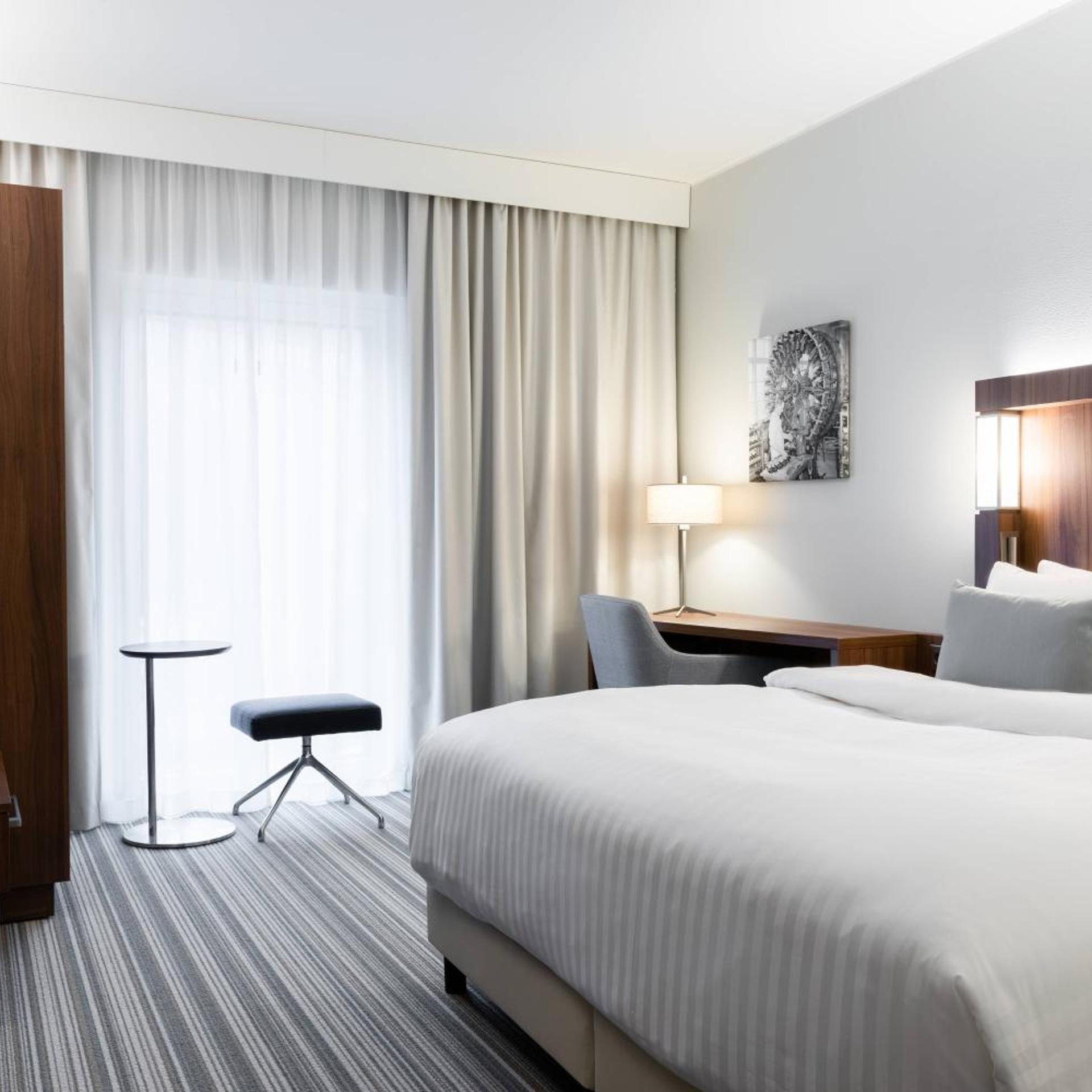 Green Select, Guest Room, Deluxe, King Bed, Inland View
