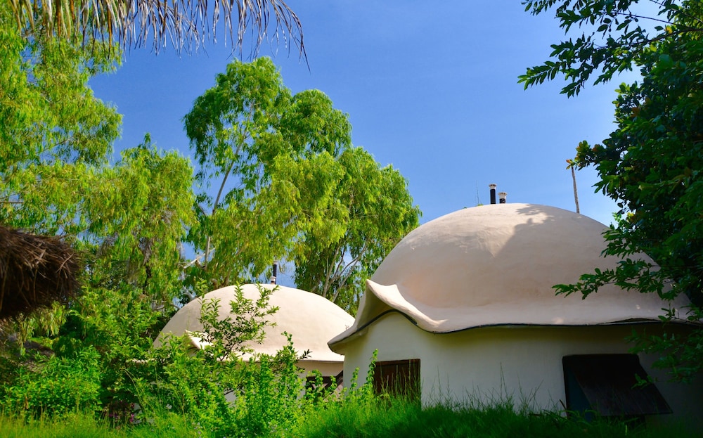 Footsteps Eco Lodge 45/47