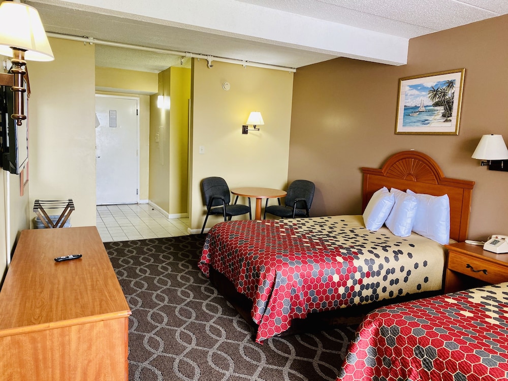 Red Roof PLUS+ & Suites Virginia Beach - Seaside 15/45
