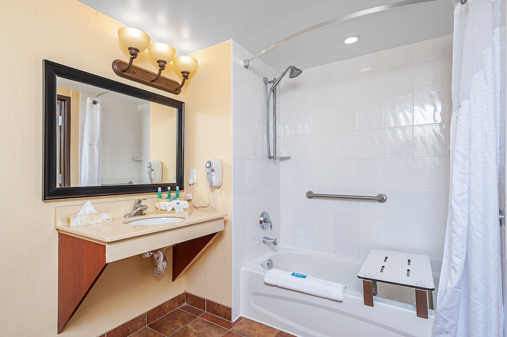 Holiday Inn Express Hotel Suites Clarington Bowmanville 22/70
