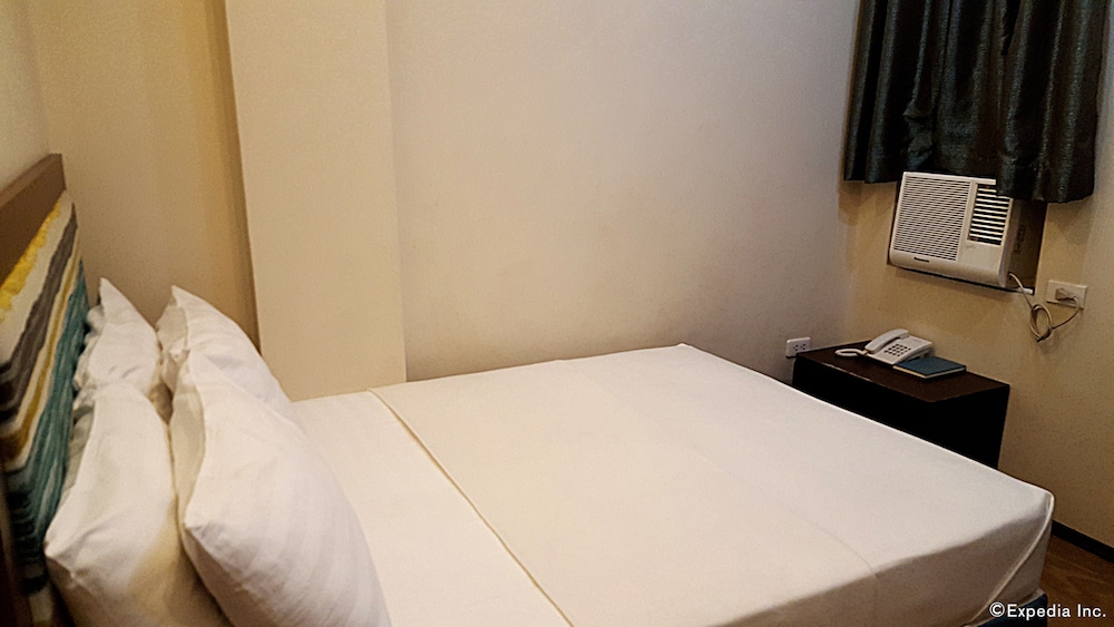 Golden Gate Suites 27/65