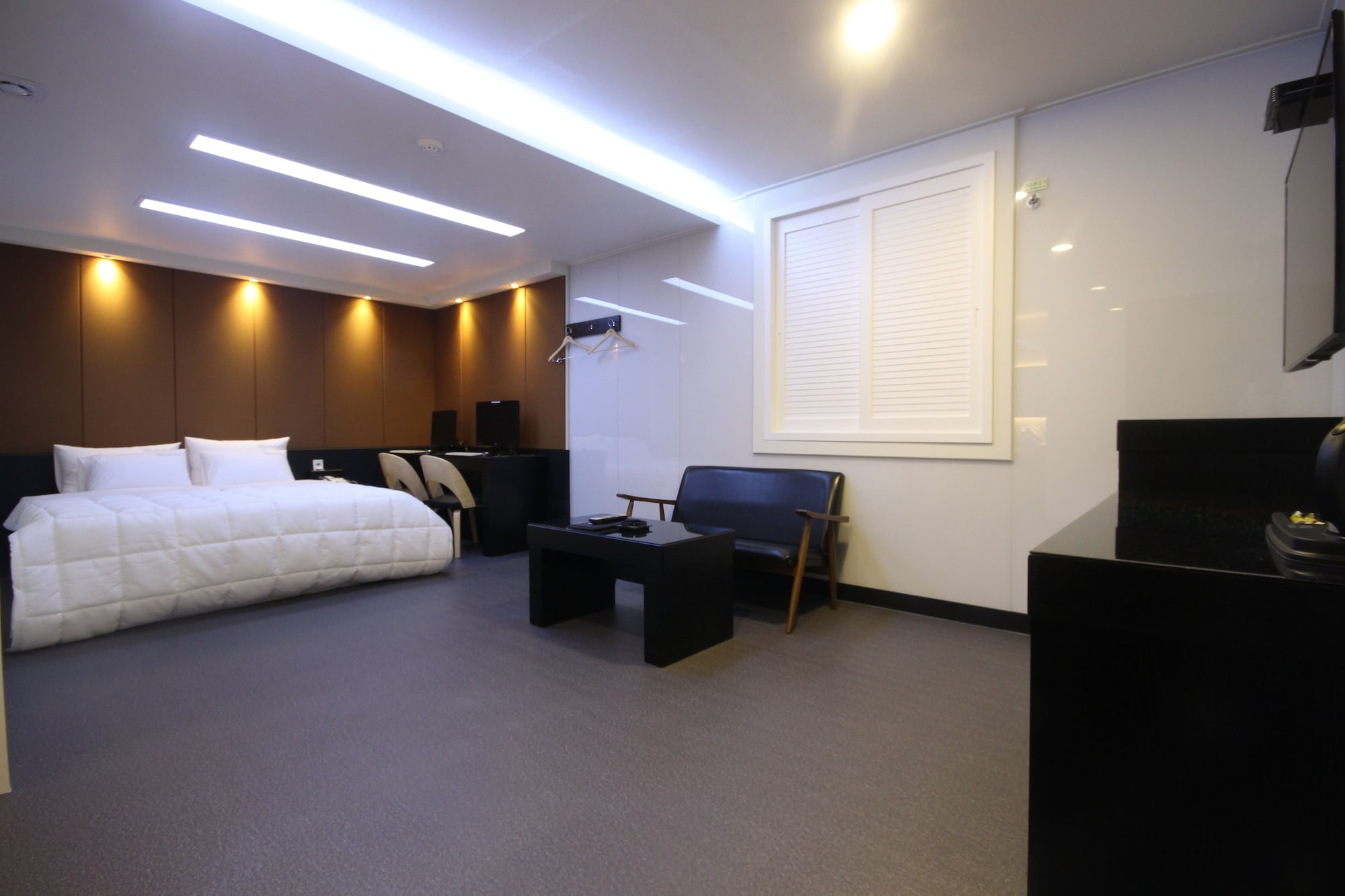 DELUXE, DOUBLE BED