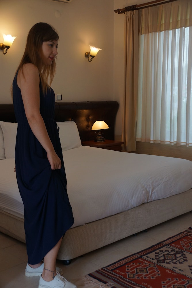 Bacahan Hotel 12/47