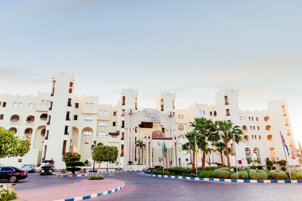 Royal Lagoons Aqua Park Resort And Spa 32/50