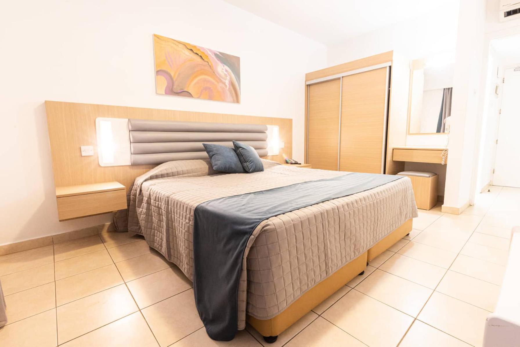 1 BEDROOM, APARTMENT, SIDE SEA VIEW