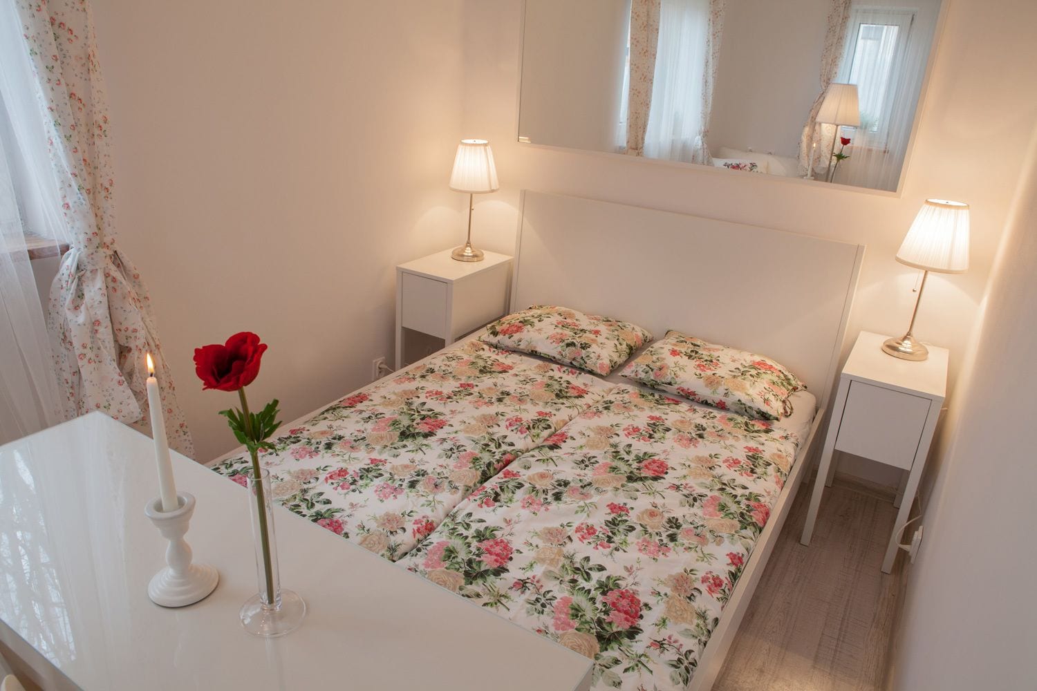 ROOM, DOUBLE BED