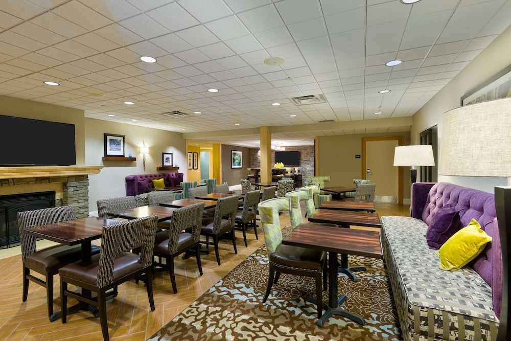 Hampton Inn Danbury Ct 49/51