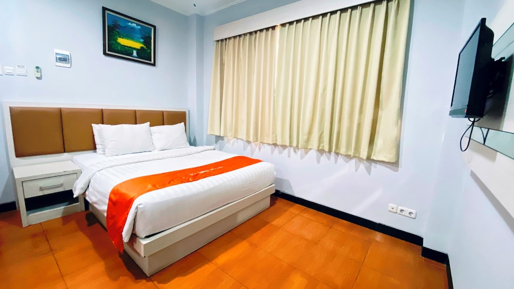 Front One Hk Resort Semarang 17/49