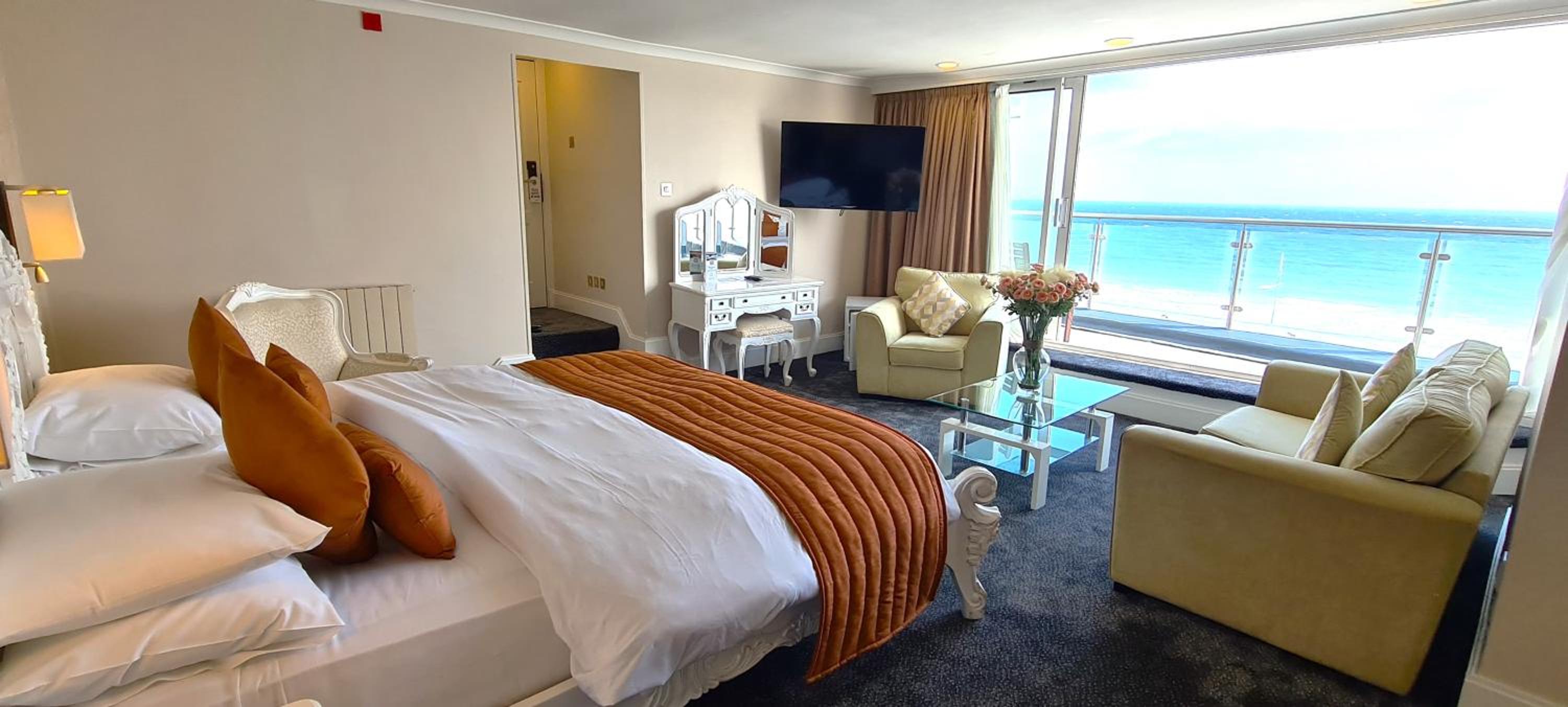 Penthouse Suite, Sea View
