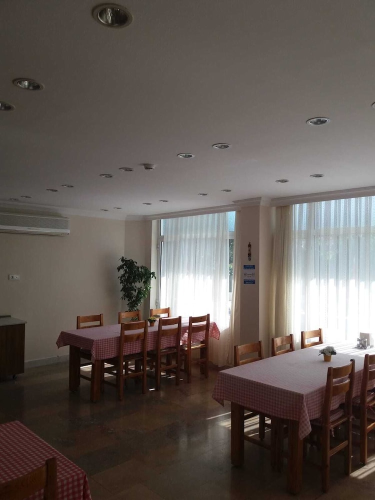 Unver Hotel 40/55