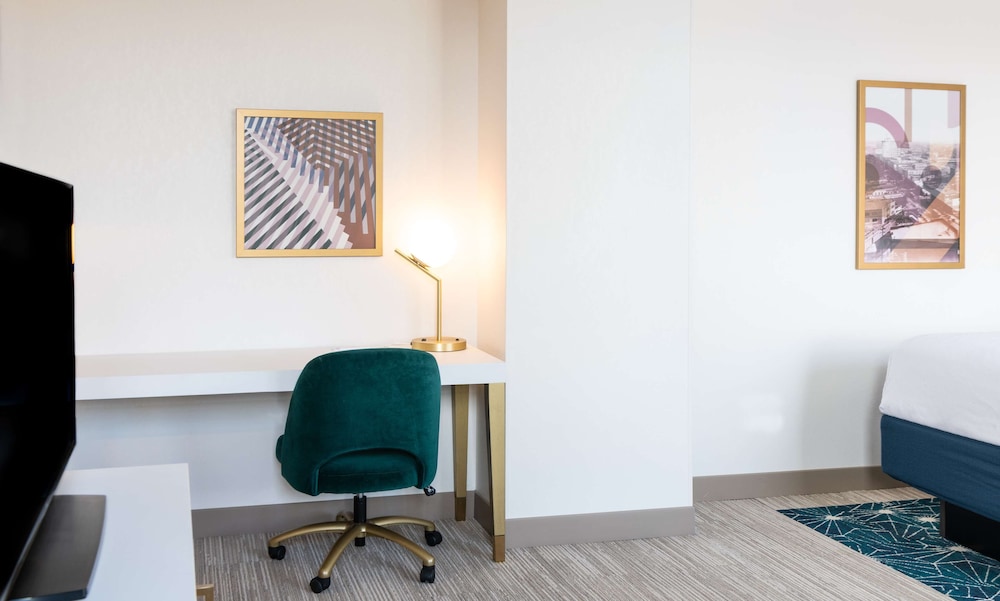 Hilton Garden Inn Flint Downtown 52/54