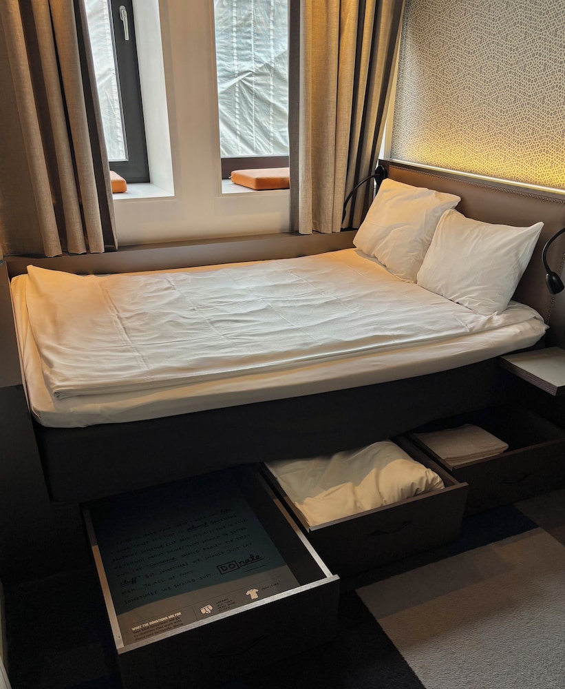 COMPACT, DOUBLE BED