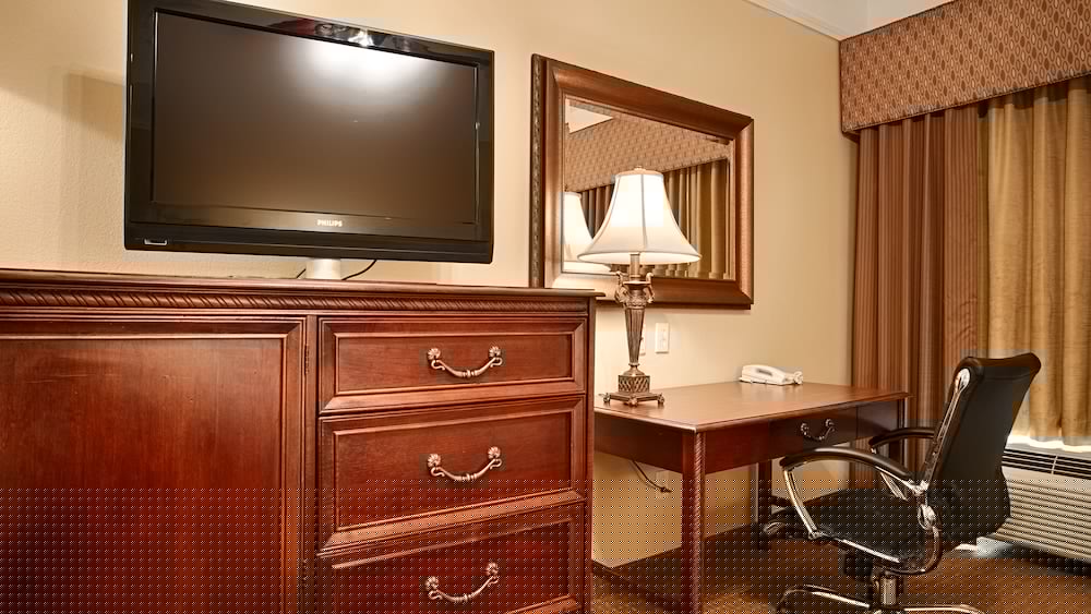 SureStay Plus Hotel by Best Western Reno Airport 81/91