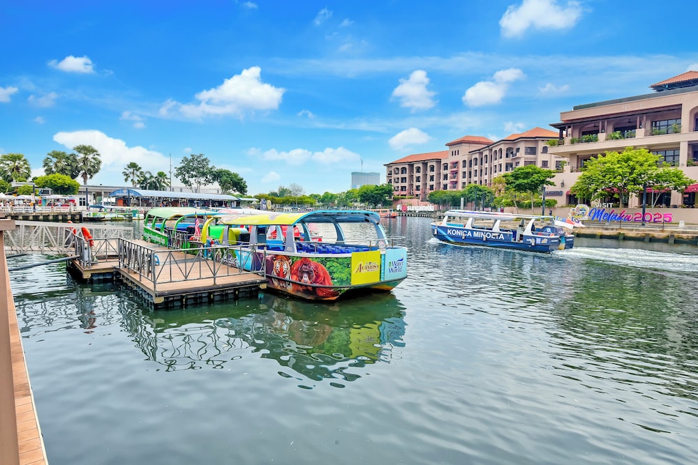 Sunday Malacca Near Jonker Street Formerly Quayside 49/62
