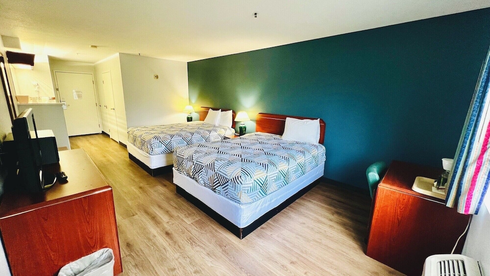 2 Queen Beds - Suite, Non-Smoking, Micfridge
