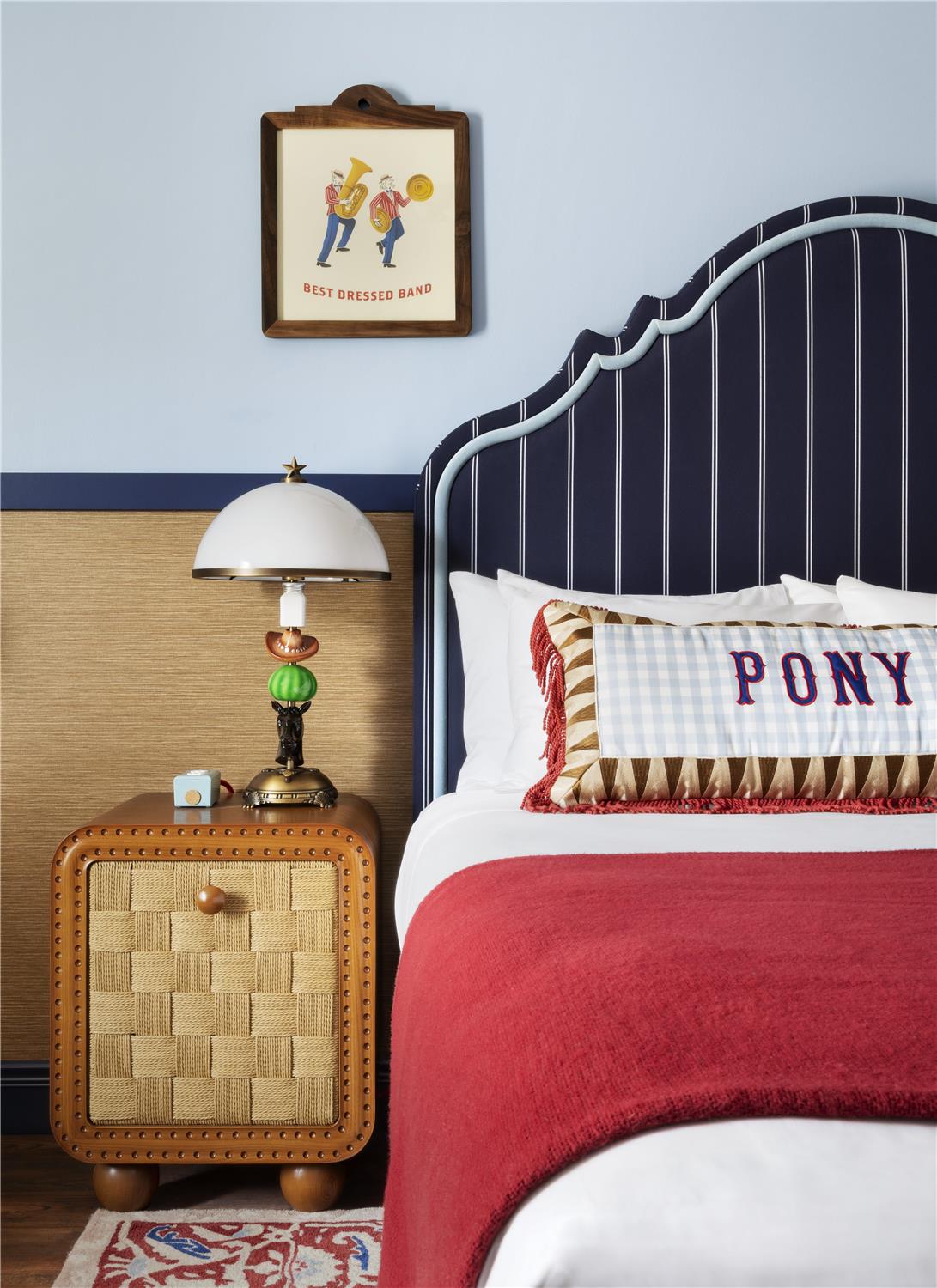 Room, King Bed, No Window