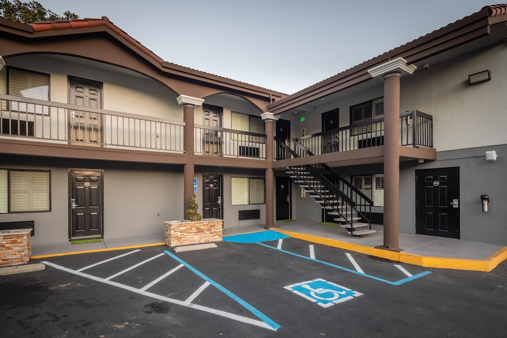 Bayhill Inn San Bruno 11/36