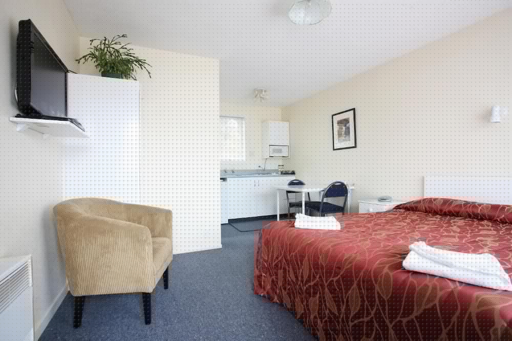 Queens Park Motels 21/60
